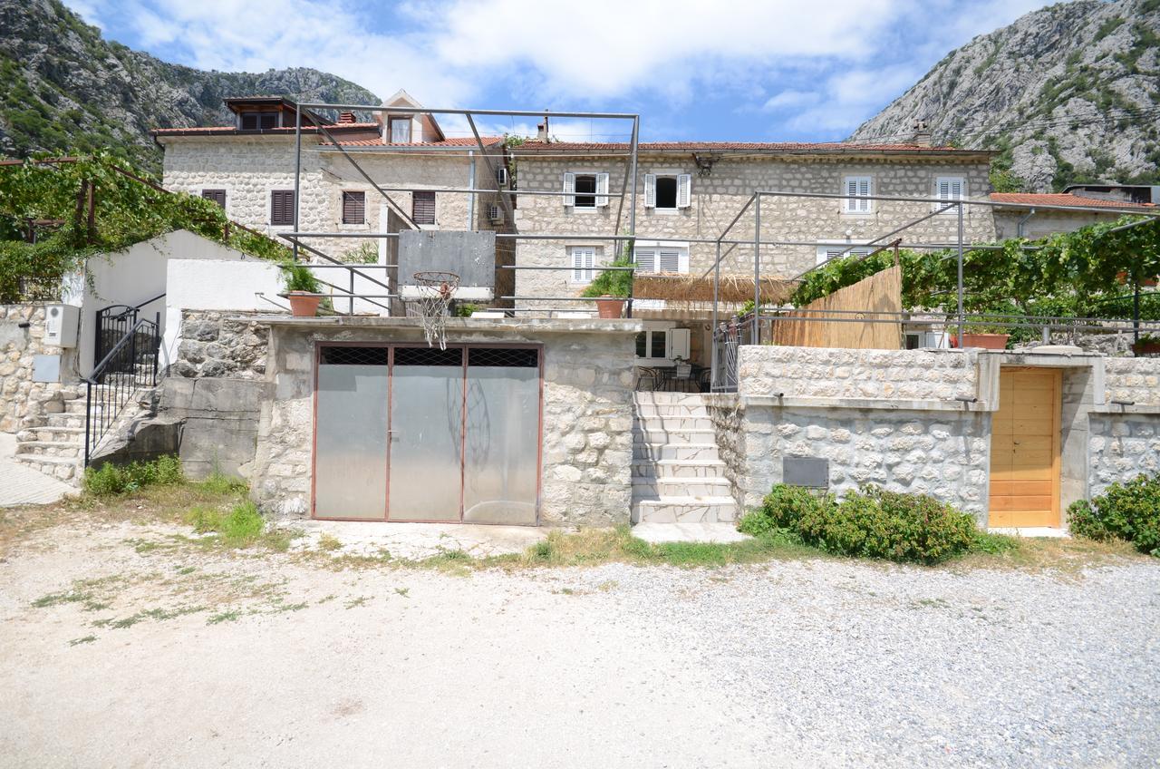 Appartamento Stone House Dragutinovic Cattaro Esterno foto