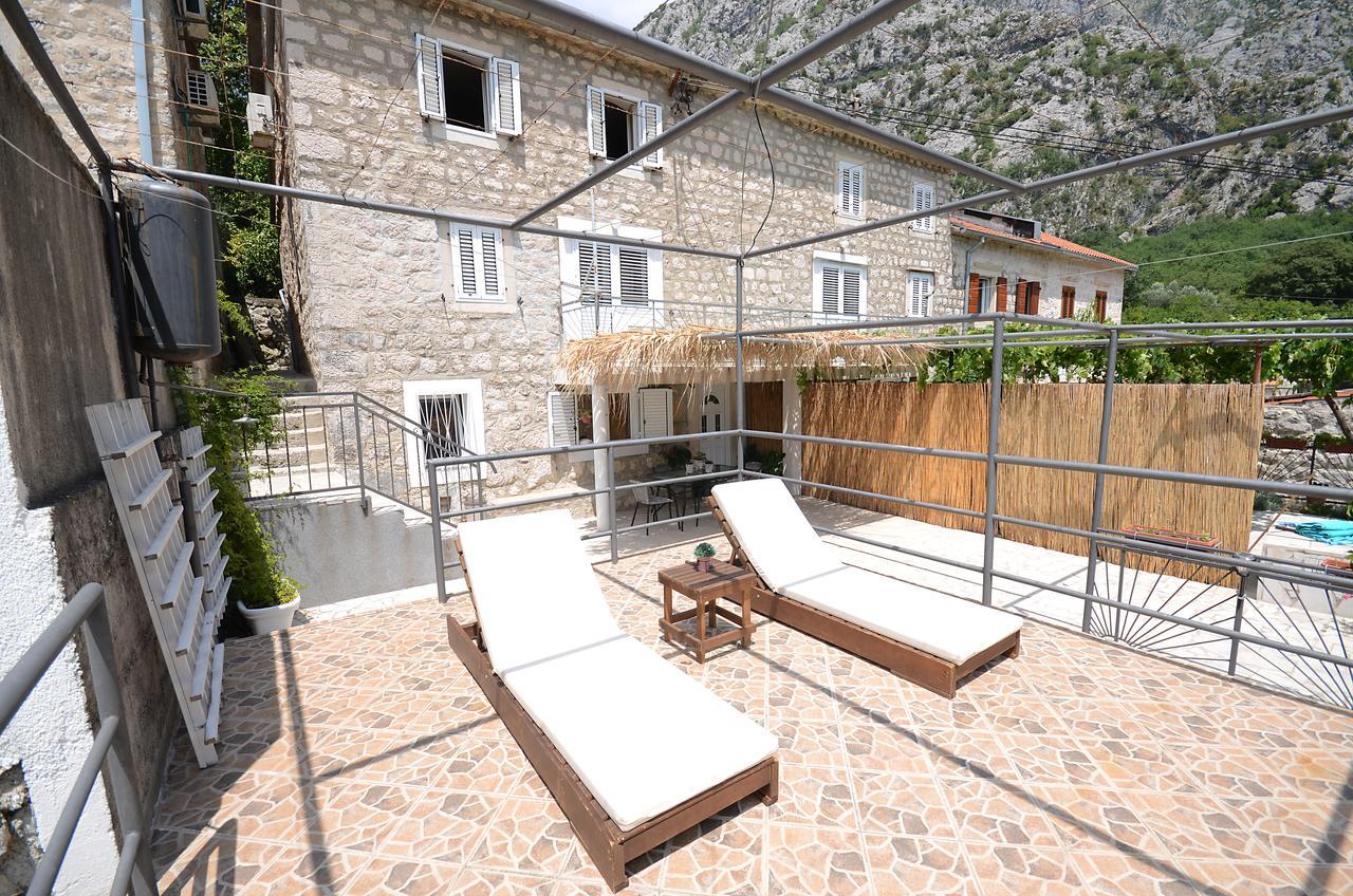 Appartamento Stone House Dragutinovic Cattaro Esterno foto